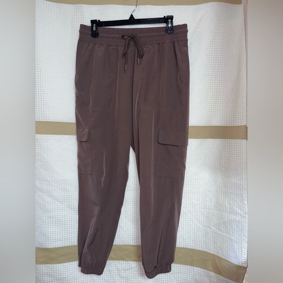 Old Navy Women’s Joggers - Picture 3 of 8